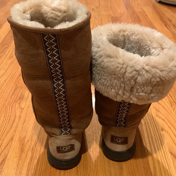 Uggs Women Chestnut Size 9….can be worn up or folder over - Picture 6 of 6